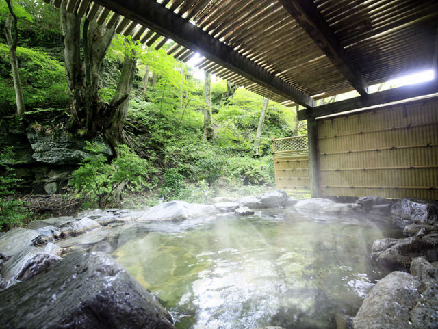 Open-air bath